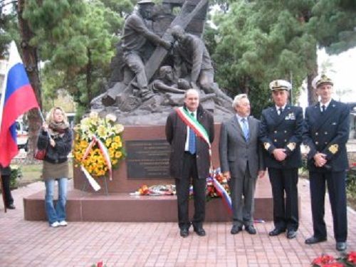 Messina, deposta corona di fiori al monumento dei marinai russi