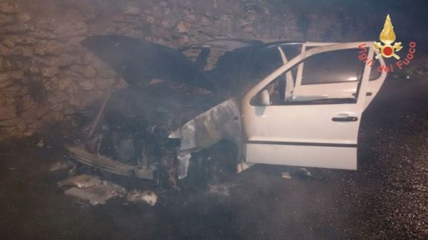 Vigili del Fuoco Catanzaro, incendio auto a Borgia