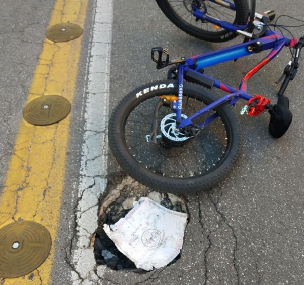 Reggio Calabria, buca in strada provoca incidente
