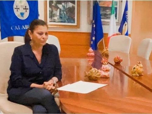 Regione Calabria, obbligo mascherine all'aperto
