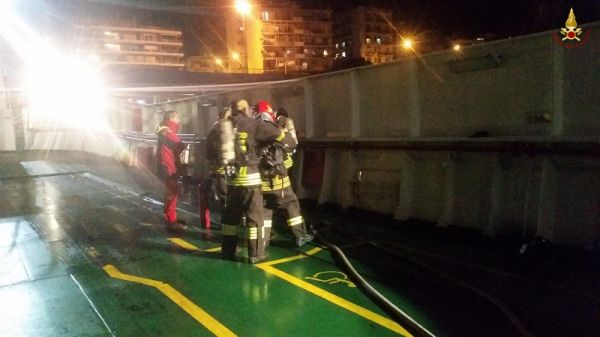 Vigili del Fuoco Reggio Calabria, incendio traghetto