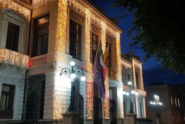 Città Metropolitana, bandiere UE a mezz'asta