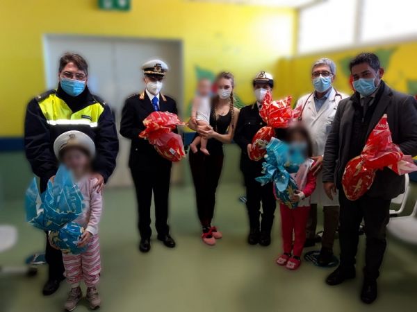 Comune di Reggio Calabria, Polizia Municipale dona uova di Pasqua