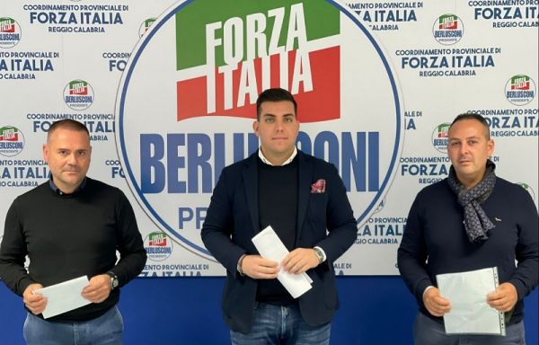 Forza Italia, a Reggio dimissioni consiglieri comunali