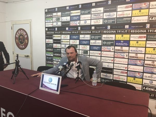 Reggina, risoluzione consensuale per Peli