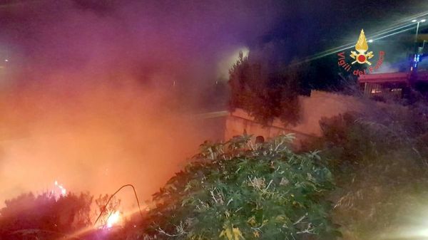Vigili del Fuoco Catanzaro, incendio steppaglie