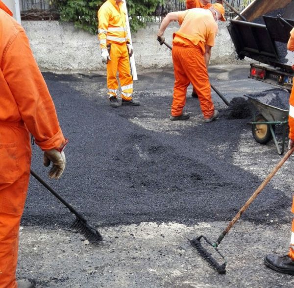 Comune di Reggio Calabria, continua il ripristino del manto stradale