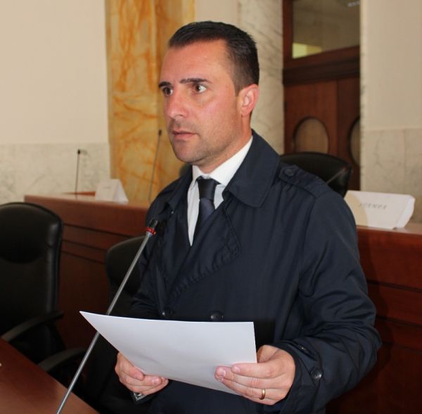 Comune di Reggio Calabria, sosta gratuita per auto a metano
