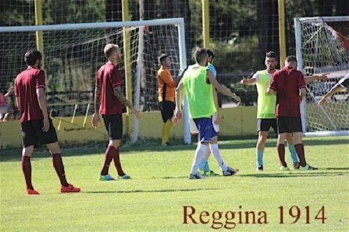 Reggina 1914 - Luzzese 5-1, difensori in evidenza sotto rete
