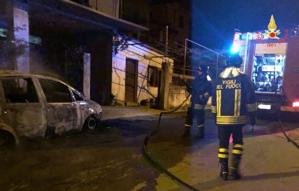 Vigili del Fuoco Catanzaro, incendio autovettura a Vallefiorita