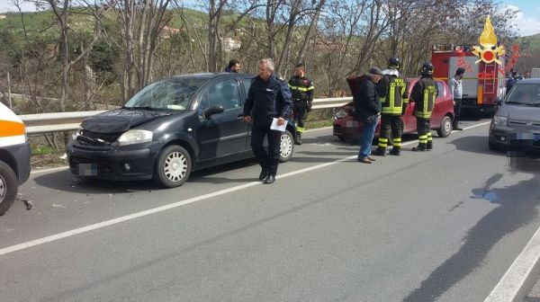 Vigili del Fuoco Catanzaro, incidente stradale con 5 feriti