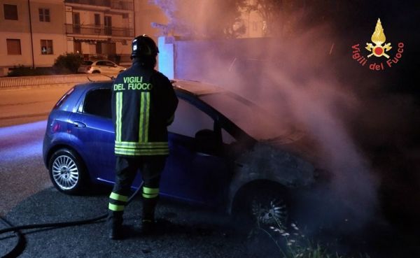 Vigili del Fuoco Soverato, incendio autovettura